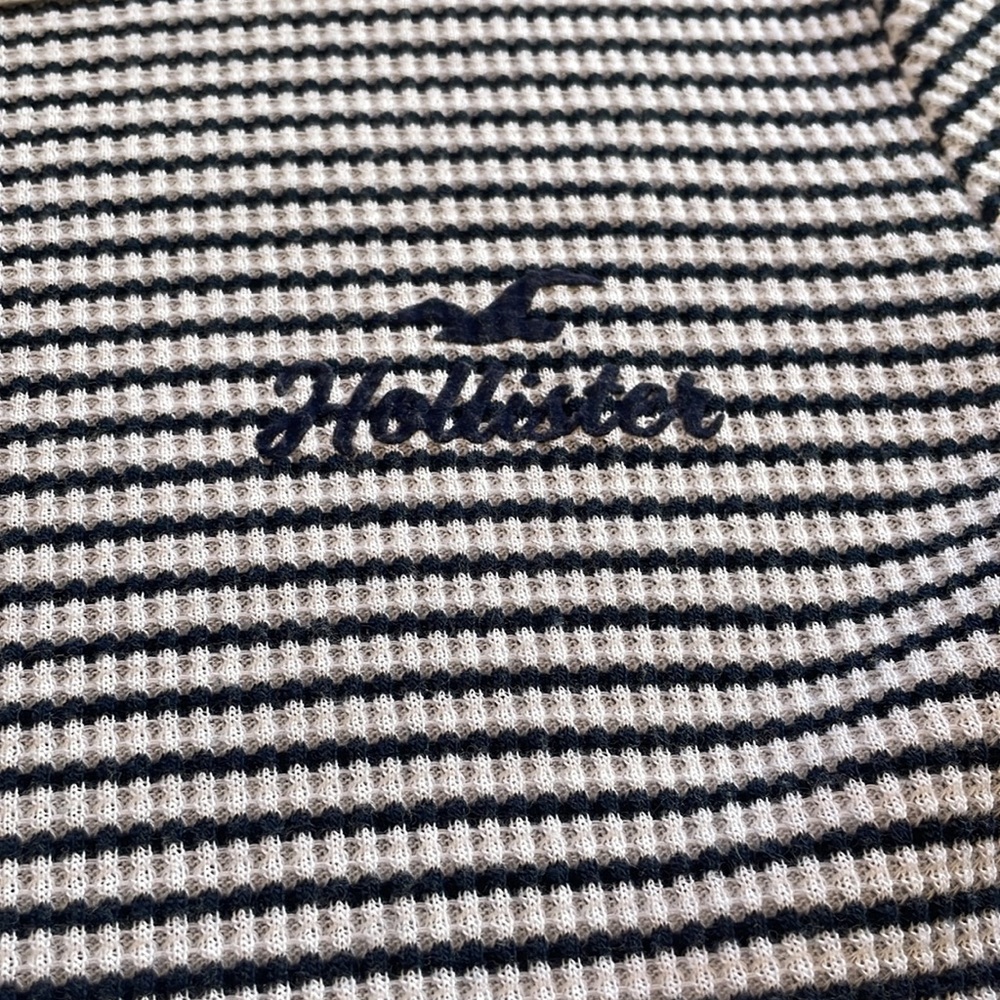 Hollister T Shirt - Picture 2 of 4